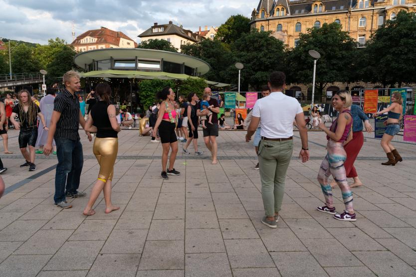 Veronica Valentini & Alice Chauchat mit Manuela Schininà_Diversorium feat. Dance Gathering_2025_ CURRENT_Kunst und urbaner Raum © Luzie Marquardt_12