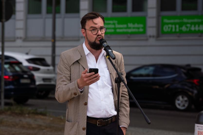 Grußwort Marc Gegenfurtner, Amtsleiter Kulturamt Stadt Stuttgart, Eröffnung CURRENT – KUNST UND URBANER RAUM, 2025 ©Luzie Marquardt_03